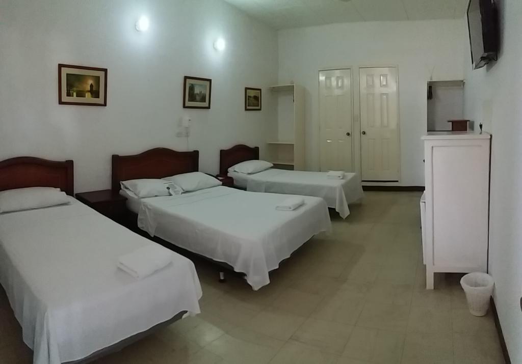 פלורנסייה Hotel Royal Plaza מראה חיצוני תמונה