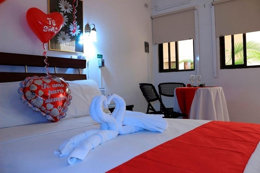 פלורנסייה Hotel Royal Plaza מראה חיצוני תמונה